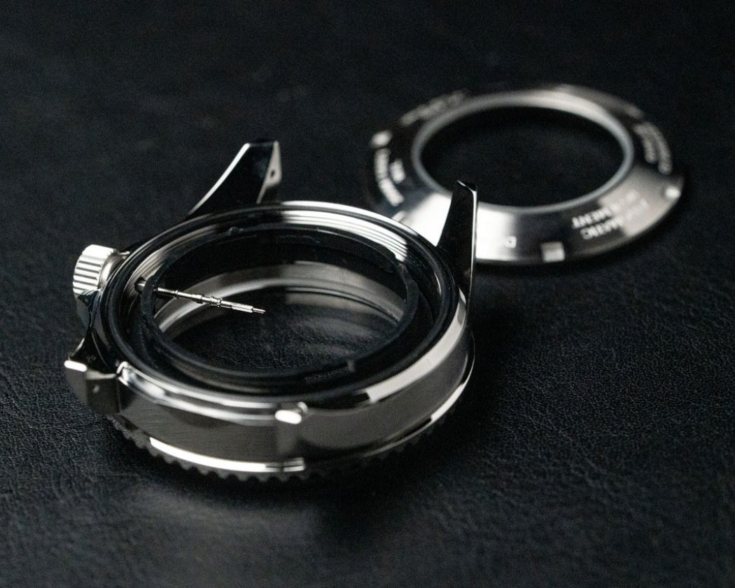 Vỏ đồng hồ là gì? Giải đáp chi tiết từ A - Z về case đồng hồ