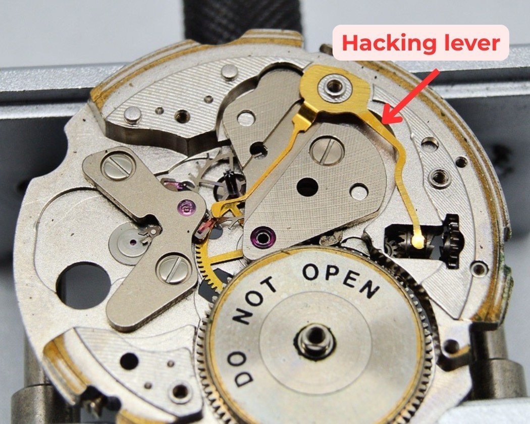Hacking Stop là gì? Bí mật chức năng trên đồng hồ cơ cao cấp 2 Hacking lever (cần gạt hacking) trong đồng hồ cơ