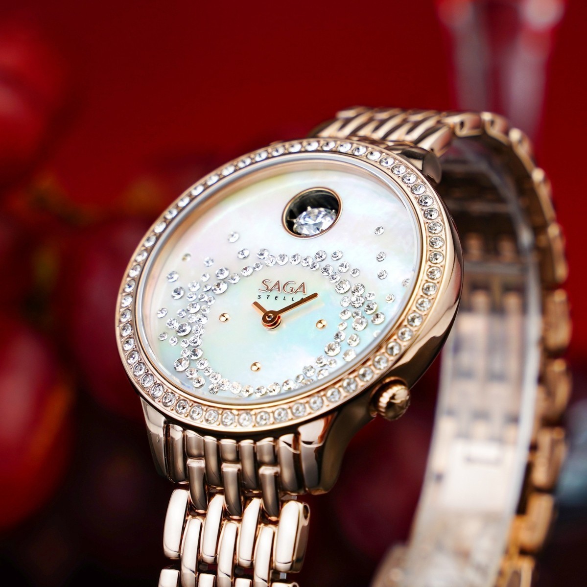 Saga Dancing Heart 53766-GPMWGP-2 – Mặt số 34mm, đính đá, vỏ và dây đeo mạ PVD vàng hồng 6 Saga 53766-GPMWGP-2 - chính diện