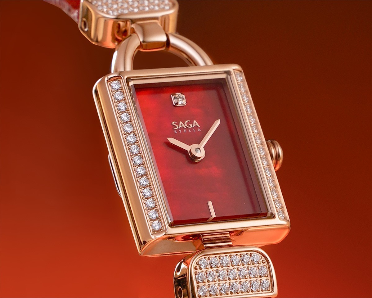 Saga MOP Diamonds 71936-RGRDRD-2 – Mặt số 17x20mm, Đính kim cương, Khảm xà cừ 10 Cận cảnh mặt số Saga 71936-RGRDRD-2
