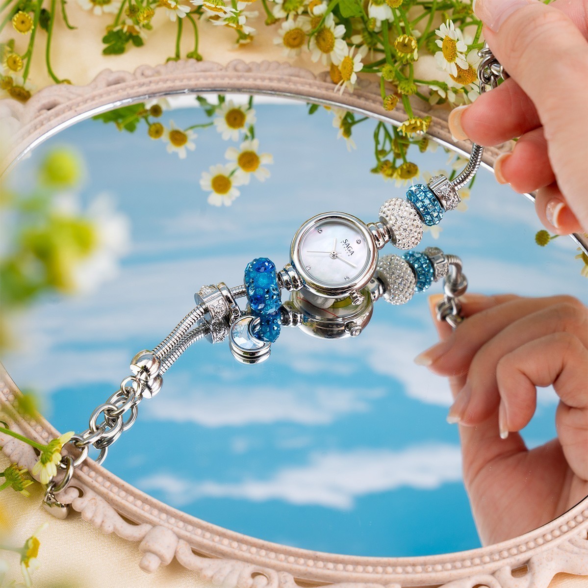 Saga Charm 53229-SVMWSV-8 – Mặt Số 20mm, Đính đá Swarovski, xà cừ, charm xanh dương 9 Dây đeo Saga 53229-SVMWSV-8