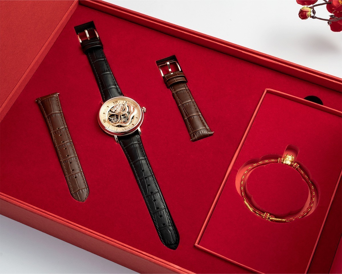 Saga Long Xing Da Da 13665-SVPEBK-3LH – Nam - Đồng hồ Rồng Vàng Giới hạn 999 chiếc - Automatic, lộ cơ 10 Hộp đựng Saga Long Da Da và các quà tặng kèm
