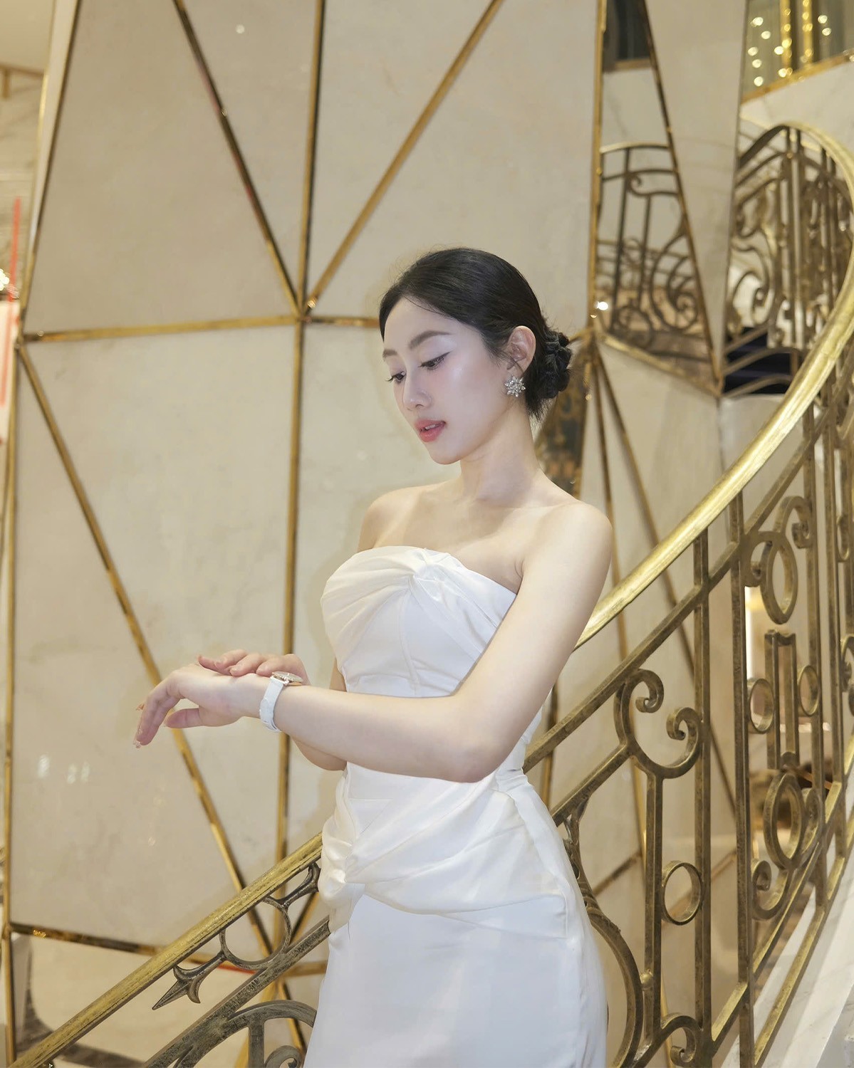 Mẫu đeo Saga 53578-LGSVWH-2 - ảnh 5