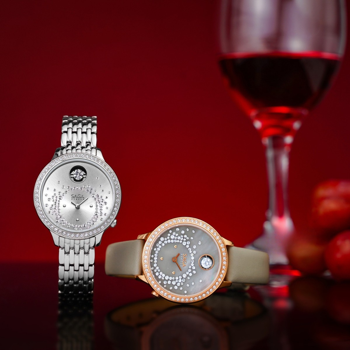 Saga Dancing Heart 53766-GPZMGGE-2 – Mặt số 34mm, đính đá, dây da xám, mạ PVD vàng hồng 6 Bộ sưu tập đồng hồ Saga Dancing Heart