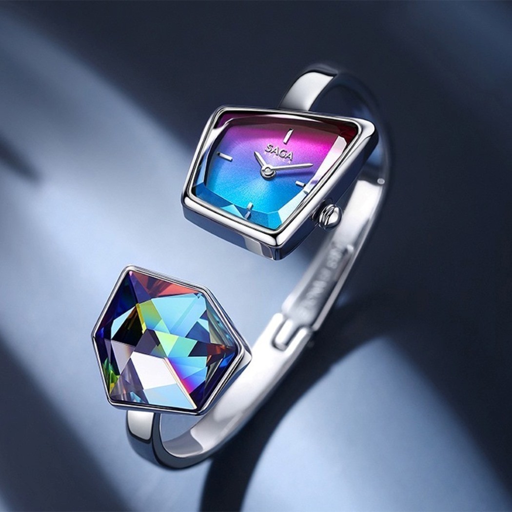 Đồng hồ đính đá pha lê mặt phi đối xứng