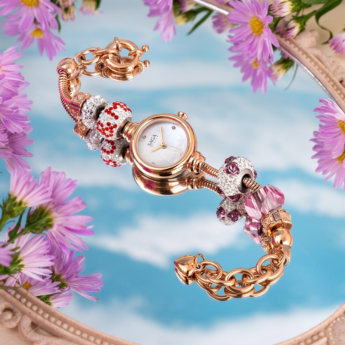 Saga Charm 53229-RGMWRG-7 – Mặt Số 20mm, Đính đá, xà cừ, charm đỏ, hồng tím 19 Hạt charm đính pha lê Swarovski của Saga Charm 53229-RGMWRG-7