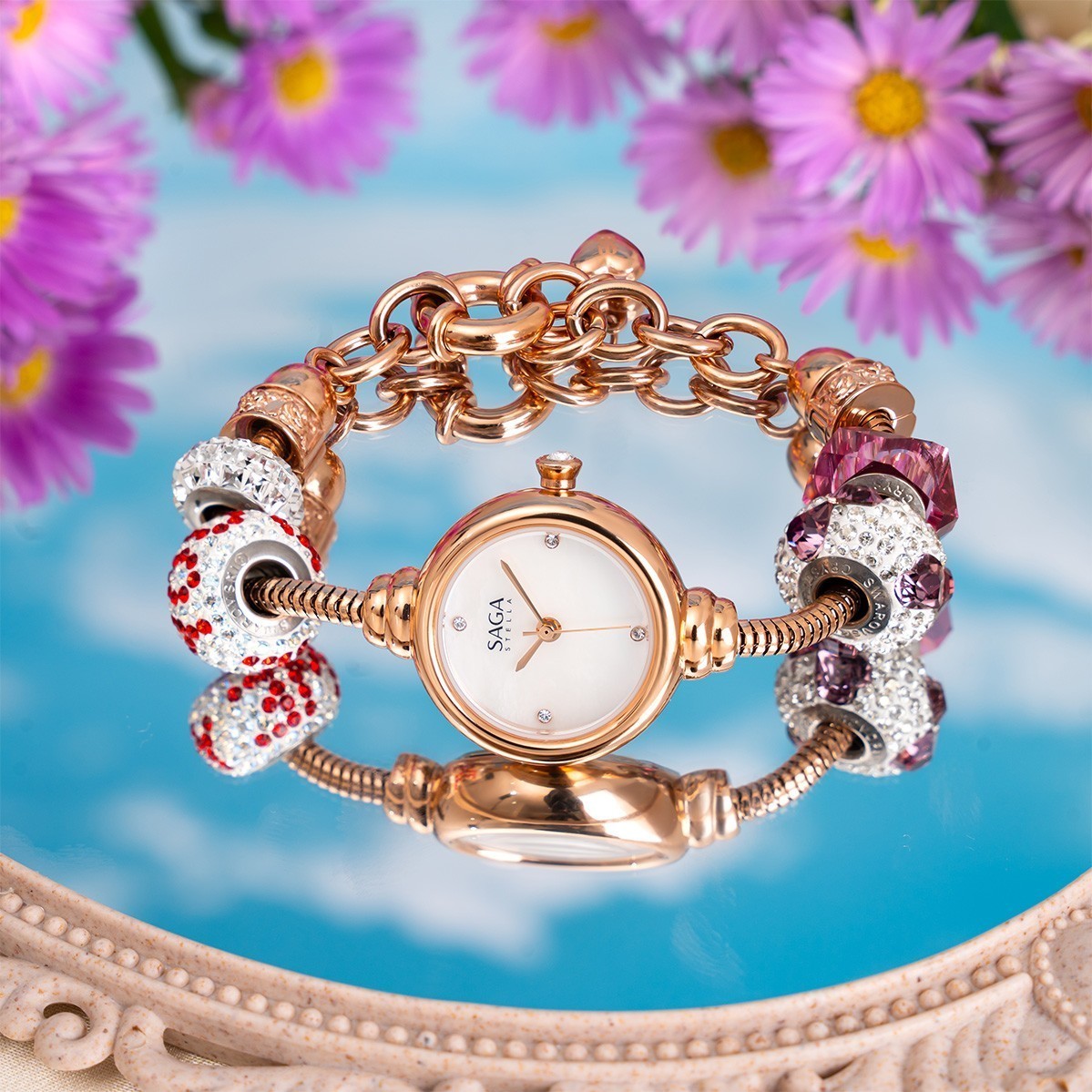 Saga Charm 53229-RGMWRG-7 – Mặt Số 20mm, Đính đá, xà cừ, charm đỏ, hồng tím 20 Đồng hồ Saga Charm 53229-RGMWRG-7