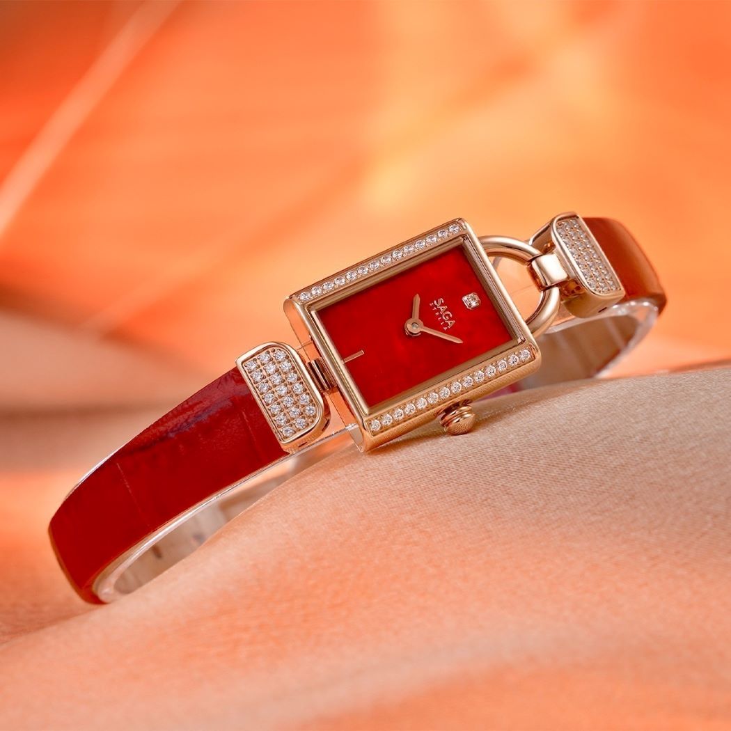 Đồng hồ mặt vuông đính kim cương Saga MOP Diamonds