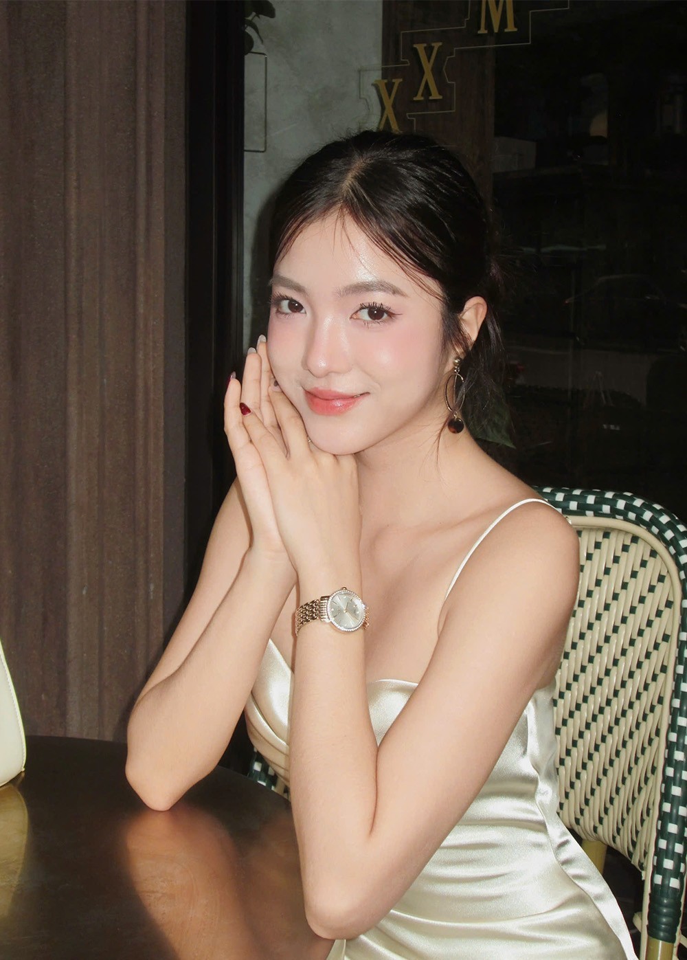 Các nàng đeo Saga Stella Chance