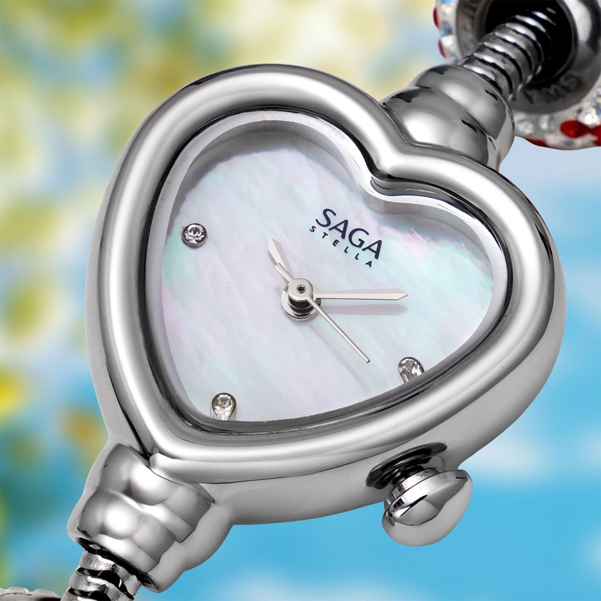 Saga Charm 71825-SVMWSV-12 – Mặt số trái tim, đính đá, charm đỏ, hồng 7 Cận cảnh mặt số trái tim Saga 71825-SVMWSV-12
