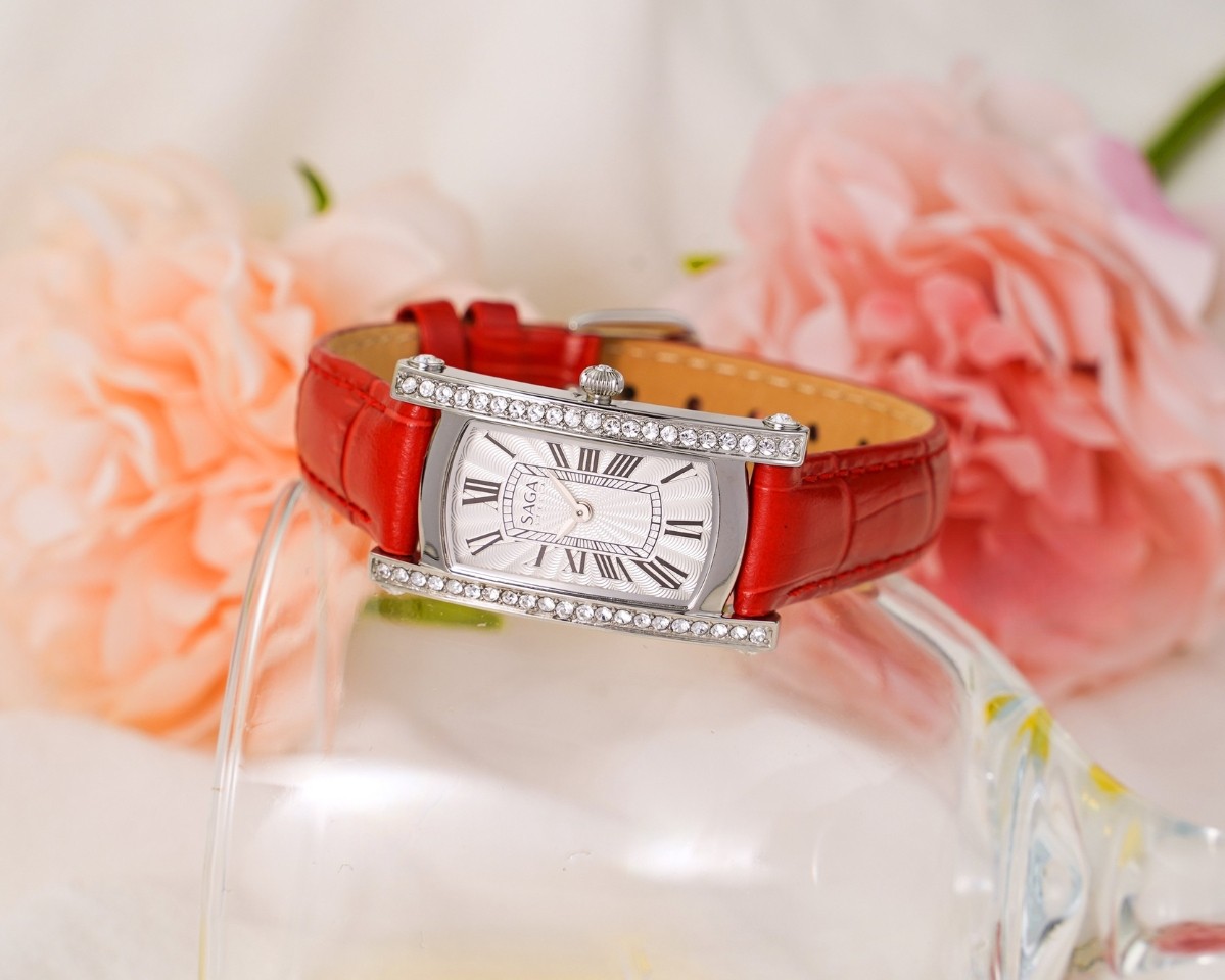 Saga Stella Rectangle 71836-SVSVRD-2 – Nữ – Quartz (Pin) – Mặt Số 20x37mm, Đá Swarovski, Chống Nước 3ATM 5 Đồng hồ Saga 71836-SVSVRD-2 đính đá Swarovski