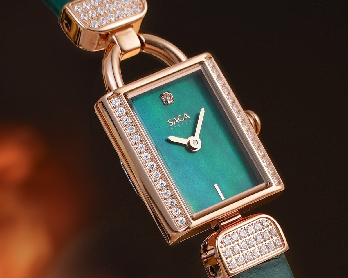 Saga MOP Diamonds 71936-RGGRGR-2 – Nữ – Kính cứng – Quartz (pin) – Kim cương thật vị trí 12 giờ – Dây da cá sấu – Khảm xà cừ 9 Cận cảnh mặt số Saga 71936-RGGRGR-2