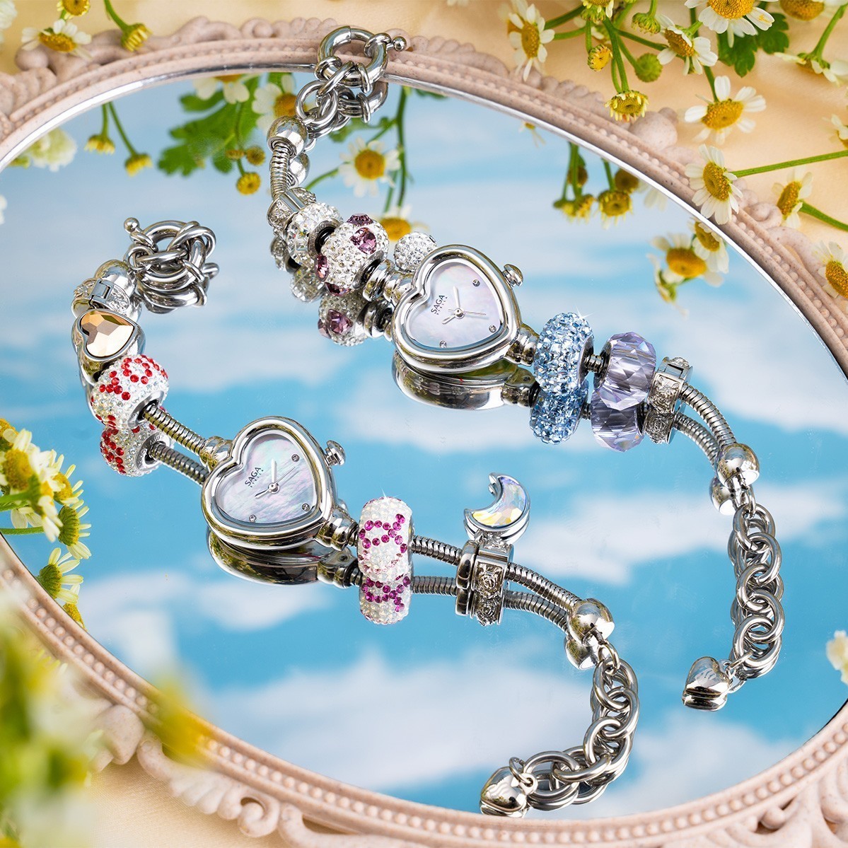Saga Charm 71825-SVMWSV-12 – Mặt số trái tim, đính đá, charm đỏ, hồng 9 Đồng hồ dây lắc trong BST Saga Charm