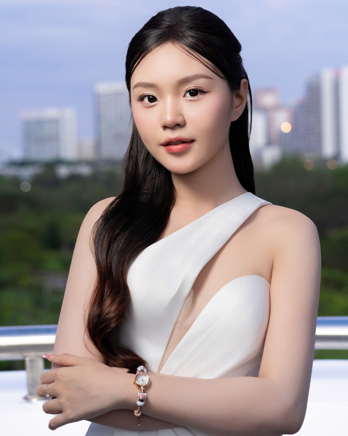 Nàng Khánh Như đeo Saga Charm 53229-RGMWRG-7 - ảnh 7