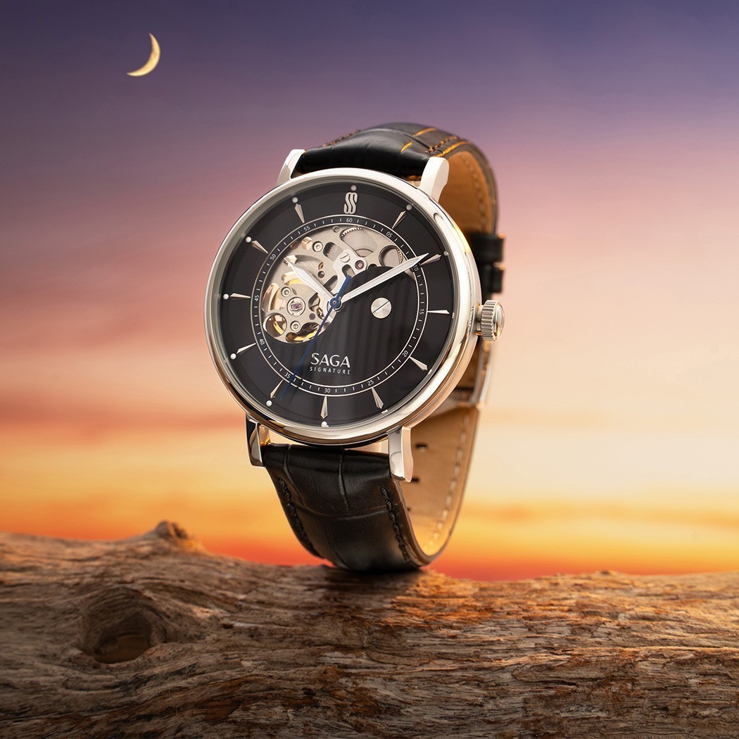 Đồng hồ Skeleton là gì? 4 bí mật phía sau bộ máy lộ cơ 8 Thiết kế sem-skeleton Saga Signature 13703-SVBDBK-3
