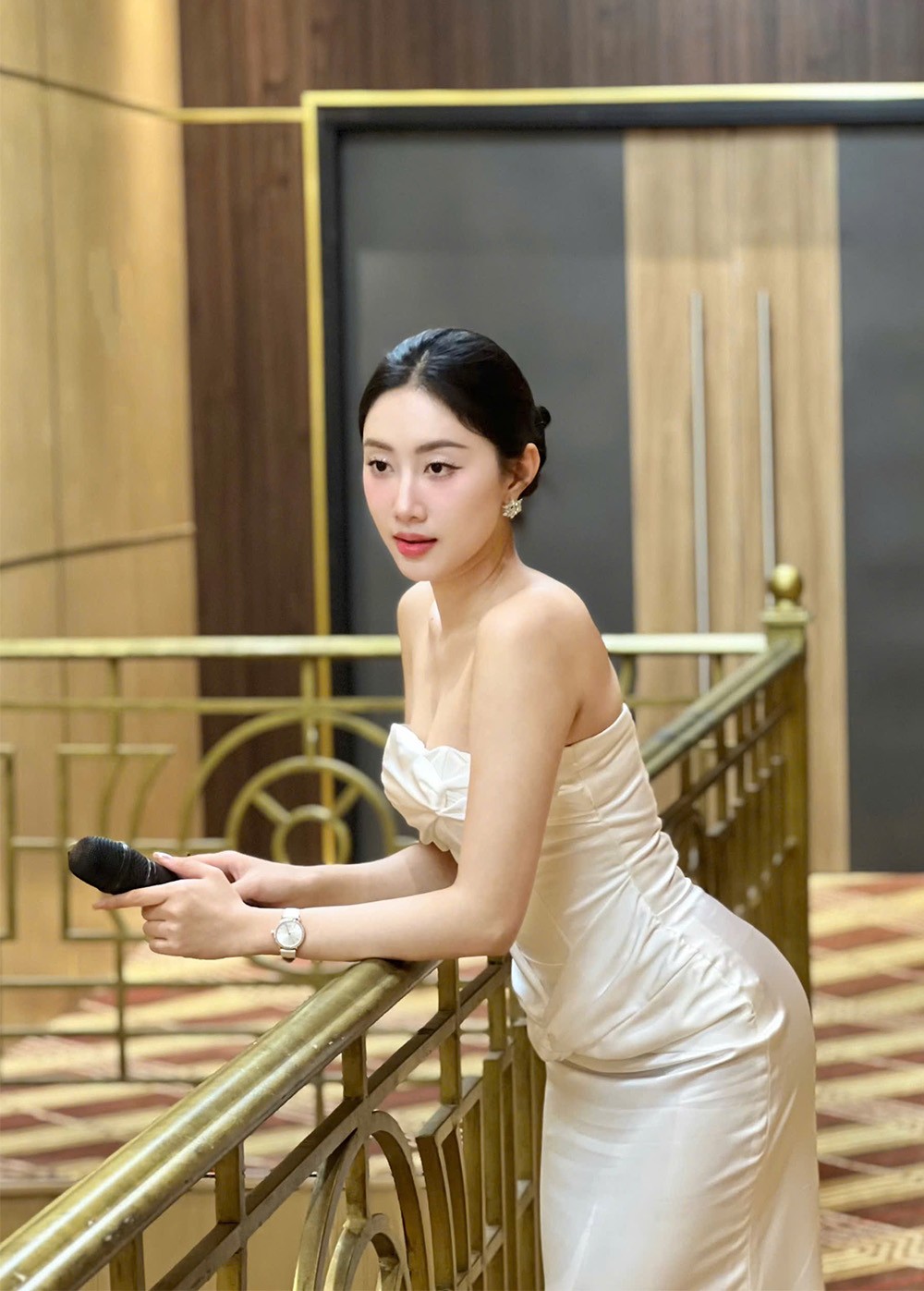 Các nàng đeo Saga Stella Chance