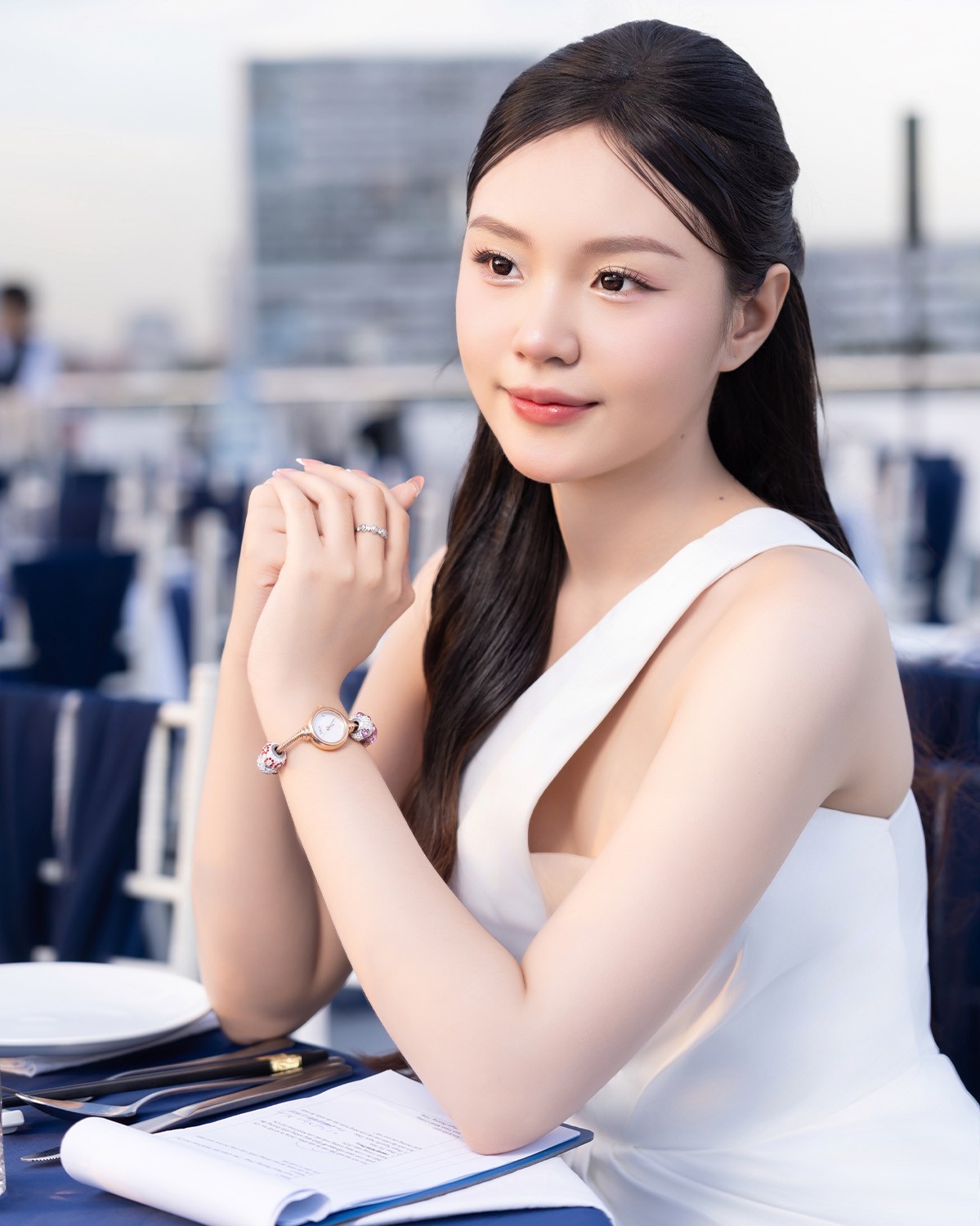 Nàng Khánh Như đeo Saga Charm 53229-RGMWRG-7 - ảnh 8