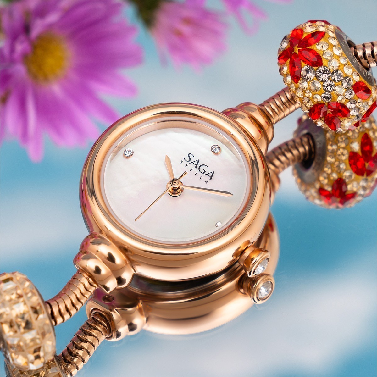 Saga Charm 53229-RGMWRG-5 – Đính đá Swarovski, xà cừ, Charm vàng đỏ 4 Cận cảnh mặt số Saga 53229-RGMWRG-5