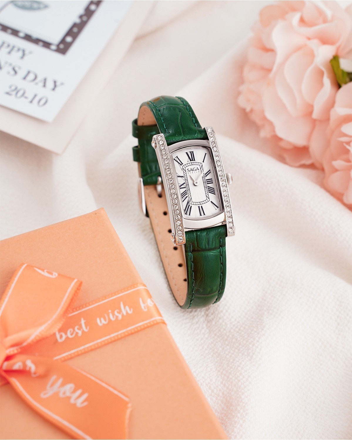 Saga Stella Rectangle 71836-SVSVGR-2 – Nữ – Kính Cứng – Quartz (Pin) – Mặt Số 20x37mm, Đá Swarovski, Chống Nước 3ATM 8 Đồng hồ dây da sắc xanh lá Saga 71836-SVSVGR-2