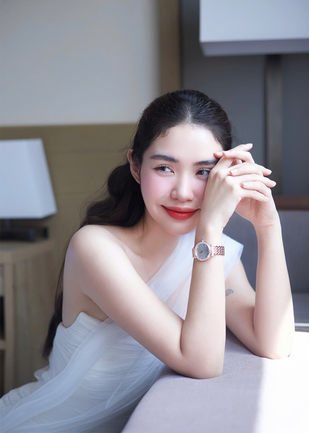Cô dâu thanh lịch đeo Saga Stella Chance