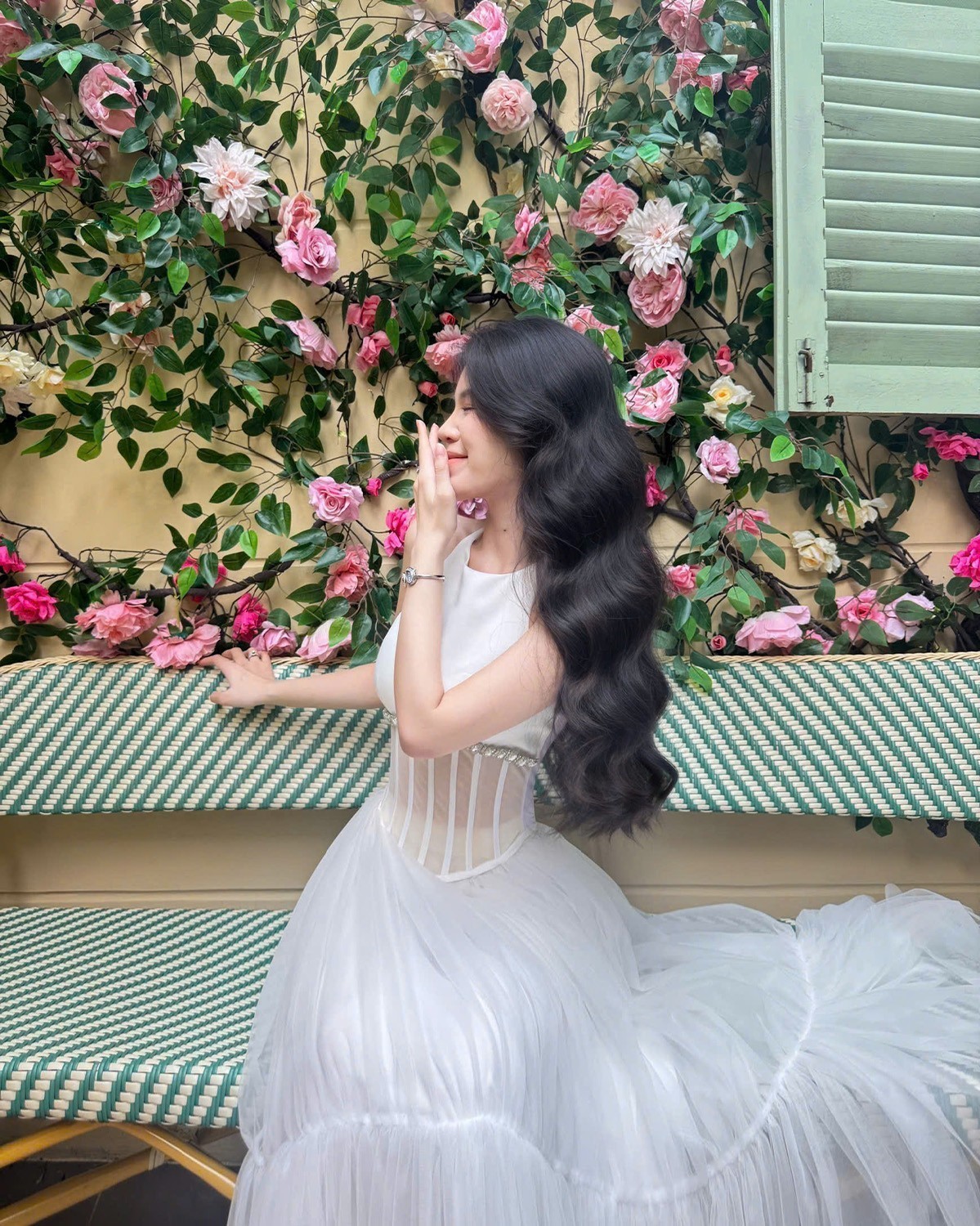 Saga 71865-SVBLSV-2L trên tay mẫu - ảnh 5