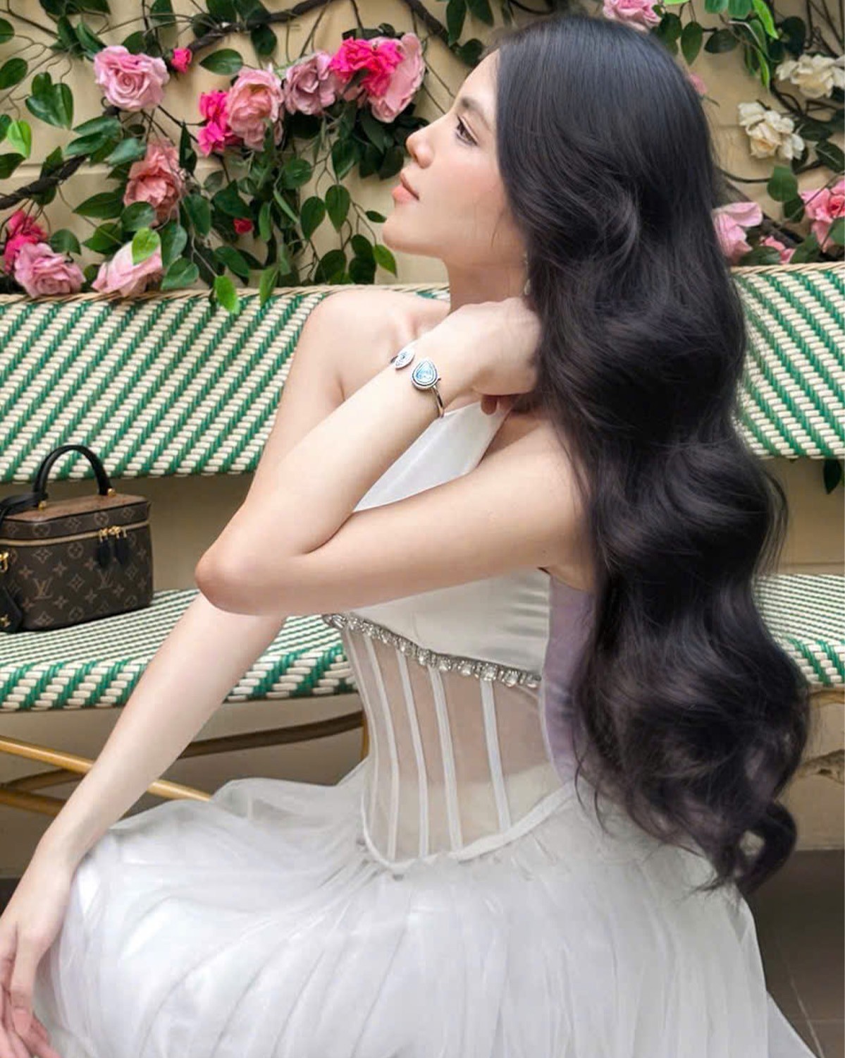 Saga 71865-SVBLSV-2L trên tay mẫu - ảnh 8