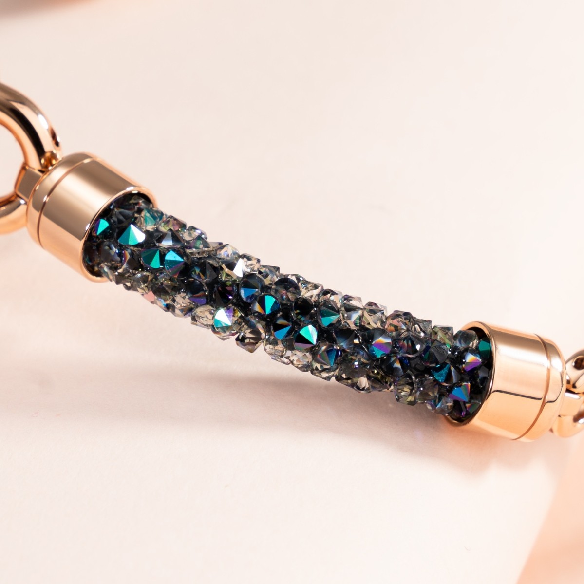 Saga Stella 53555-RGMWRG-2 – Mặt số 22.5 mm, Khảm xà cừ, dây lắc, đính đá 7 Dây đeo đính đá Swarovski Saga 53555-RGMWRG-2