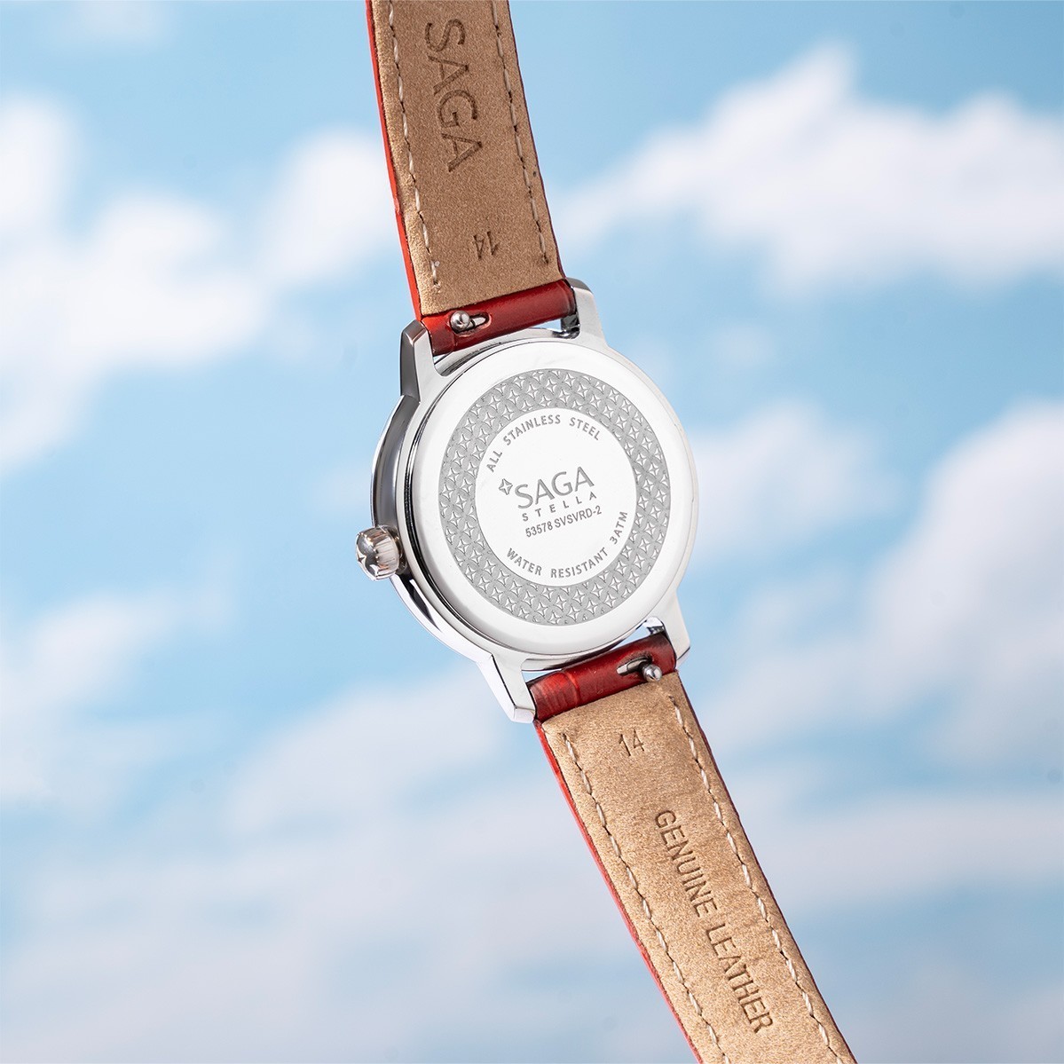 Saga Stella Chance 53578-SVSVRD-2 – Mặt số 30mm, đính đá, dây da dập nổi vân cá sấu 8 Mặt sau đồng hồ Saga 53578-SVSVRD-2