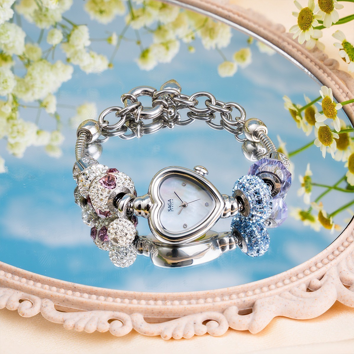 Saga Charm 71825-SVMWSV-13 – Mặt số trái tim xà cừ 24mm – Charm tím, hồng, xanh dương 8 Đồng hồ dây lắc Saga 71825-SVMWSV-13 sử dụng máy Ronda Thụy Sỹ