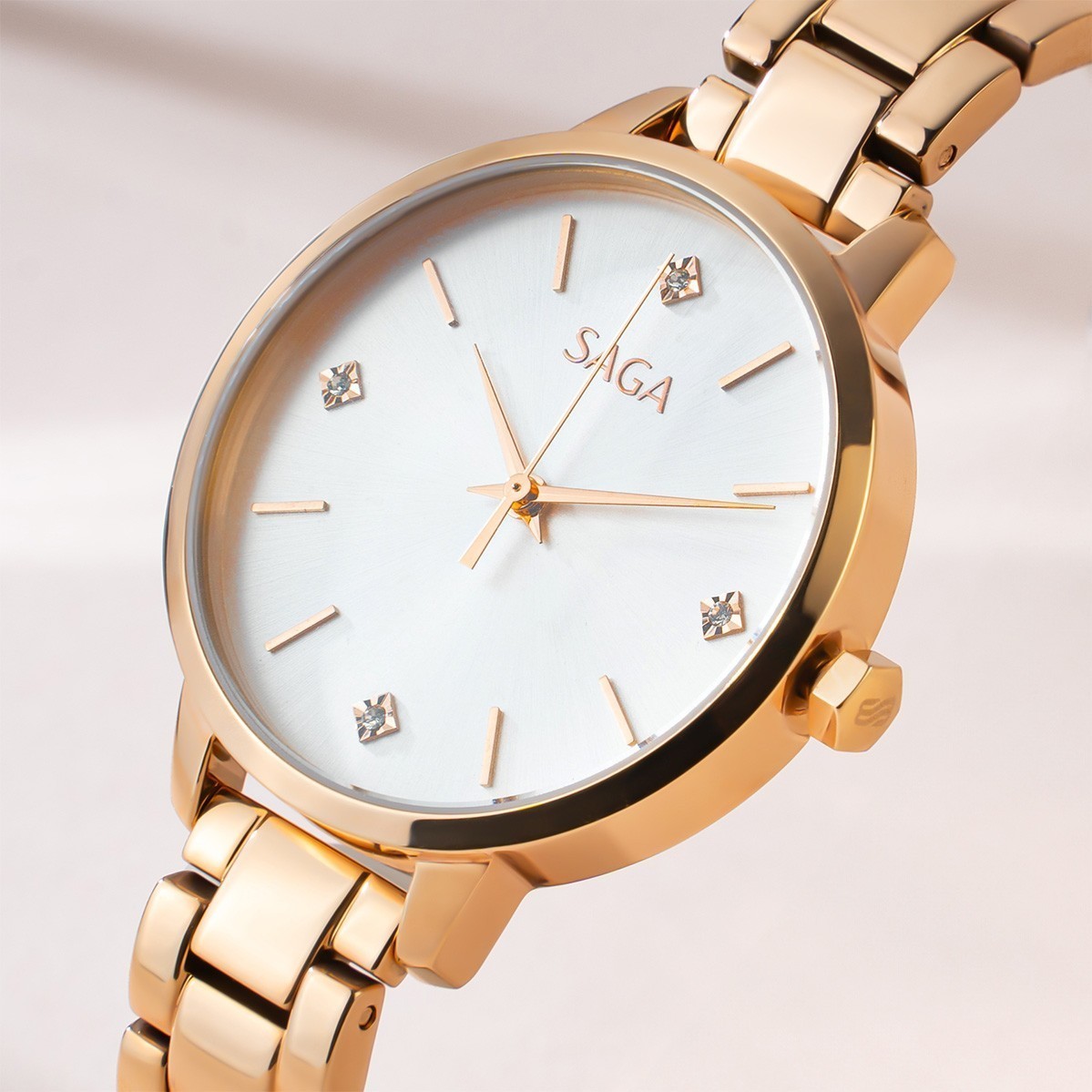 Saga 53643-RGSVRG-2 – Nữ – Kính Cứng – Quartz – Mặt Số 33mm, Đính Đá Swarovski, Chống Nước 3ATM 7 4 review saga 53643 rgsvrg 2