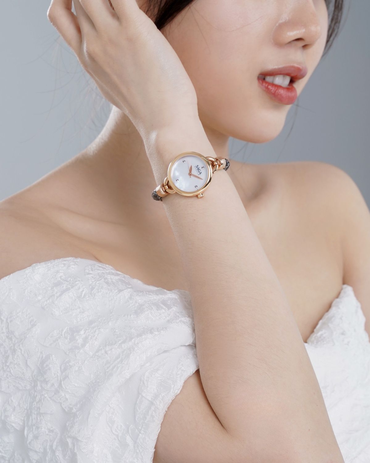 Saga 53555-RGMWRG-2 trên tay mẫu - ảnh 3