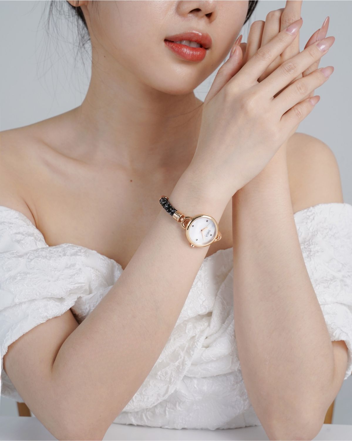 Saga 53555-RGMWRG-2 trên tay mẫu - ảnh 4