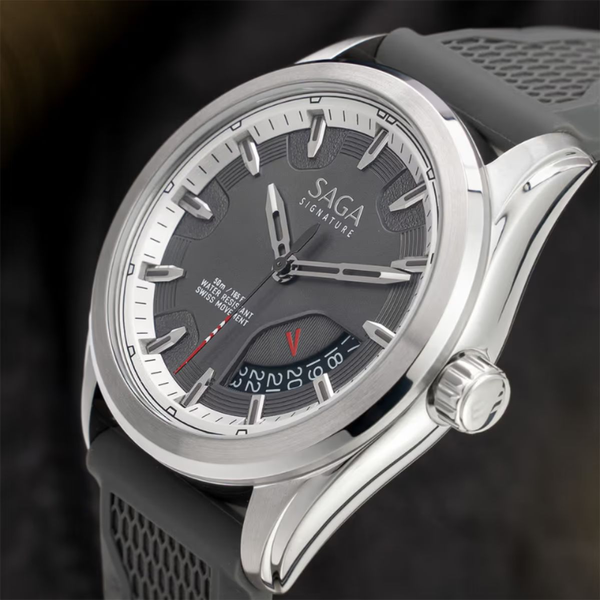 Saga 13568-SVGEPUG-2 – Nam – Kính Sapphire – Quartz (Pin) – Mặt Số 42mm, Chống nước 5ATM 6 Cận cảnh mặt số đồng hồ Saga 13568-SVGEPUG-2