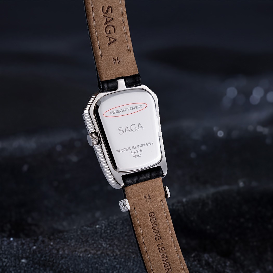 Swiss Movt là gì? Có nên mua đồng hồ dùng bộ máy Swiss Movt? 2 Dòng chữ Swiss Movement được khắc mặt sau đồng hồ