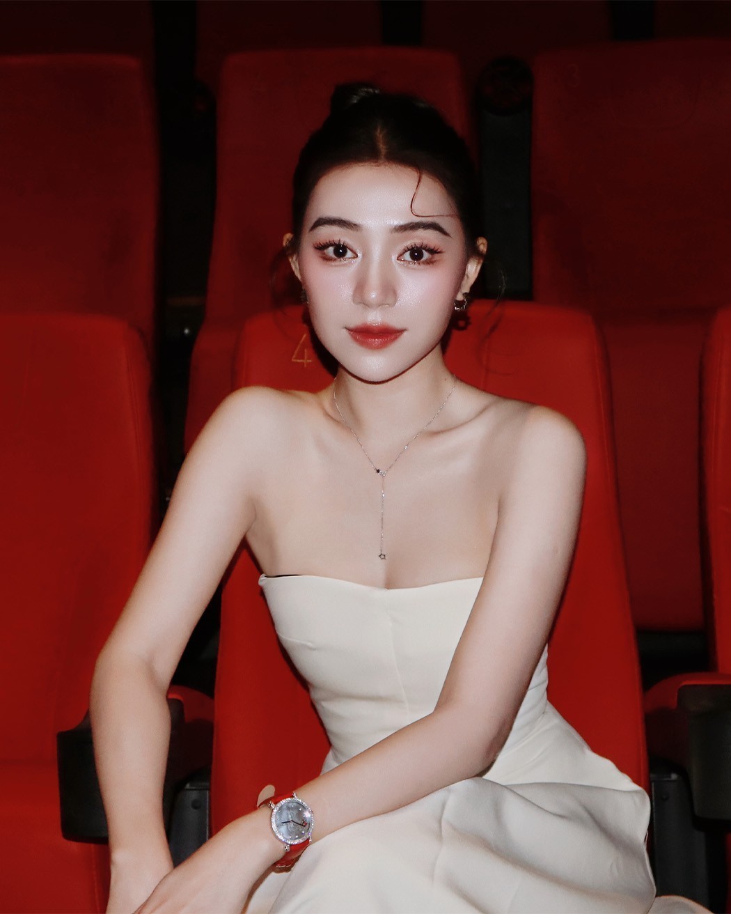 Mẫu đeo đồng hồ Saga Swiss Movt - ảnh 7