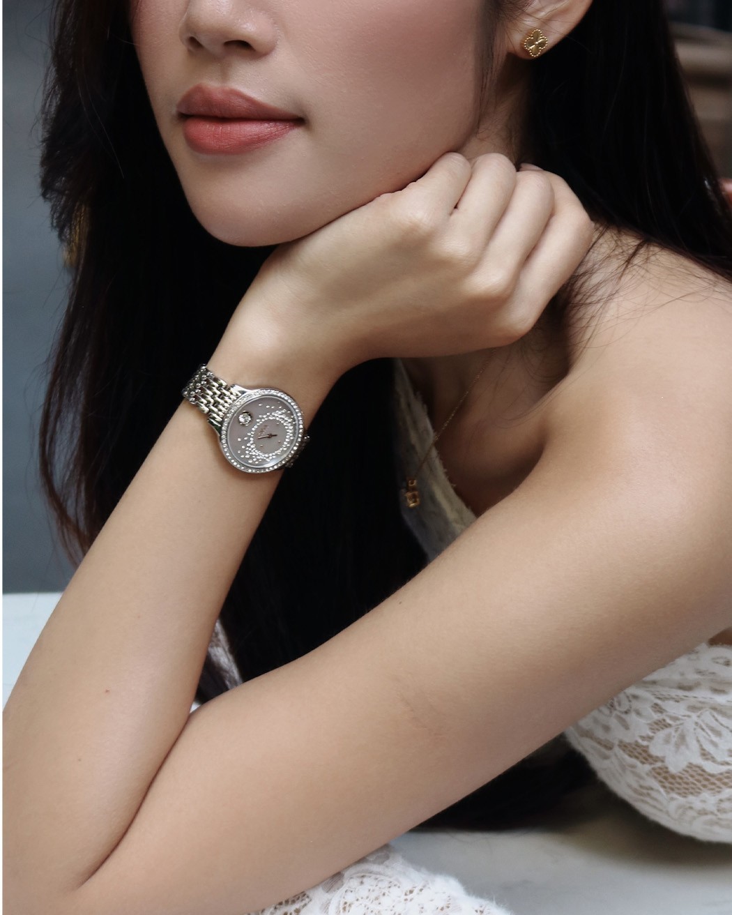 Mẫu đeo đồng hồ Saga Swiss Movt - ảnh 3