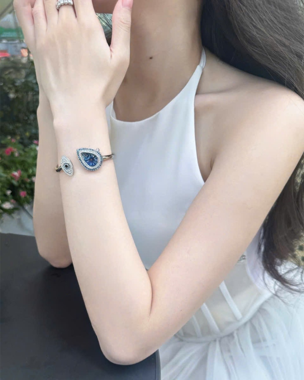 Mẫu đeo đồng hồ Saga Swiss Movt - ảnh 1