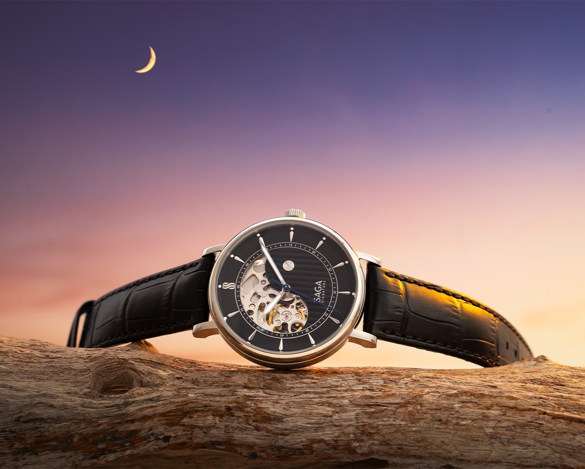 Saga Signature 13703-SVBDBK-3 – Nam – Automatic – Lộ cơ triết lý Âm-Dương trên bề mặt số 8 Đồng hồ dây da đen Saga 13703-SVBDBK-3