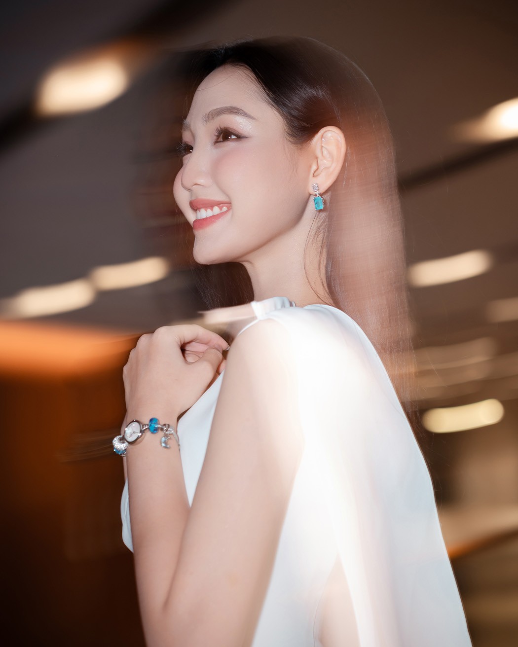 Diễn viên Đoàn Minh Anh diện đồng hồ Saga tại DANAFF III 6 Diễn viên Đoàn Minh Anh diện đồng hồ Saga Charm