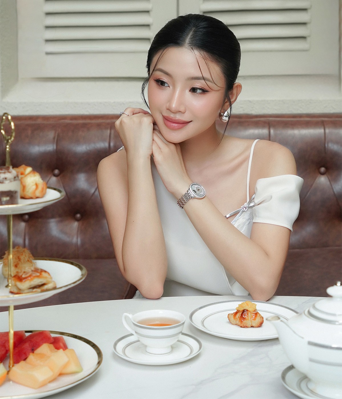 Mẫu đeo đồng hồ Saga đính đá - ảnh 28