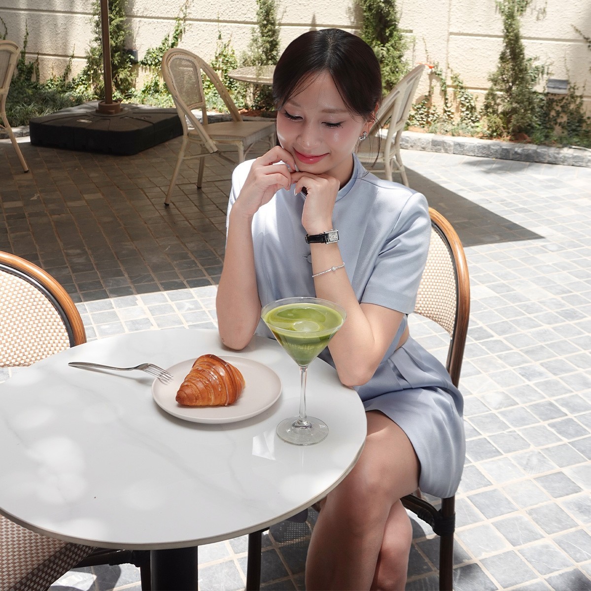 Mẫu đeo đồng hồ Saga đính đá - ảnh 30