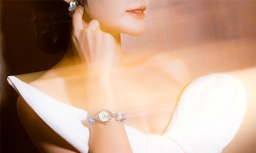 Mẫu đeo đồng hồ Saga - ảnh 1