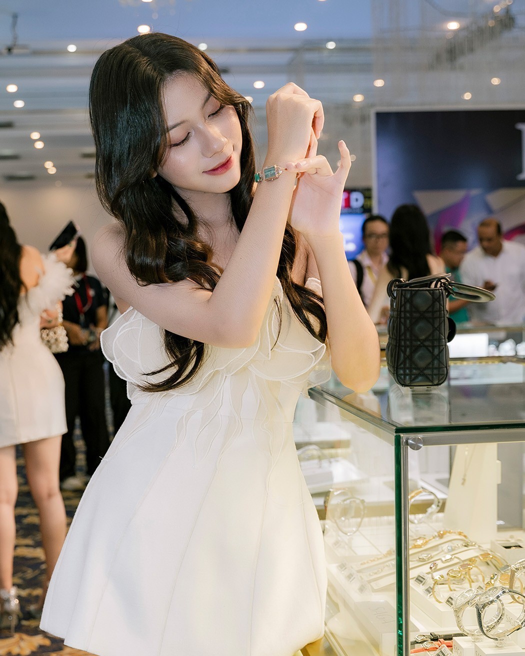 Mẫu đeo đồng hồ Saga - ảnh 20