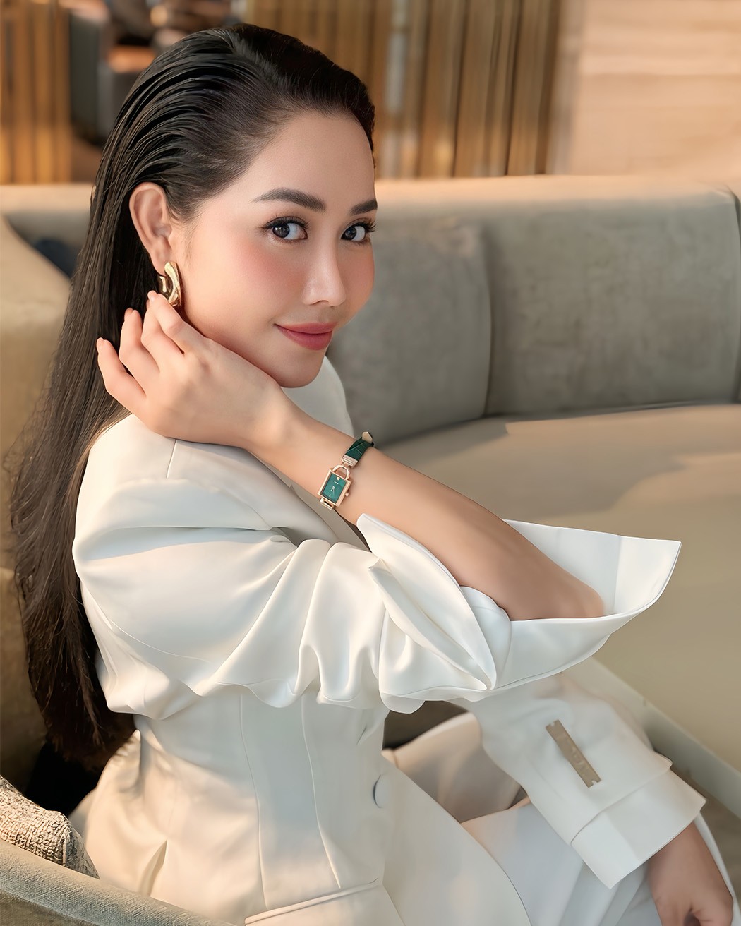 Tường Vi diện Saga - Ngôn ngữ cá tính riêng biệt của riêng Nàng 6 Tôn vinh vẻ đẹp phụ nữ hiện đại với Saga MOPS Diamonds 71936-RGGRGR-2