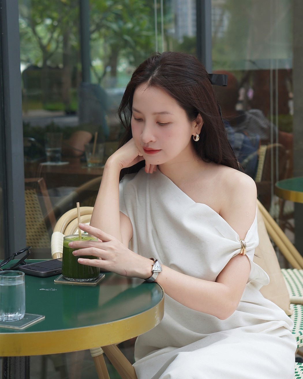 Kim Nhã và chiếc đồng hồ Saga 80746-SVMWSV-2