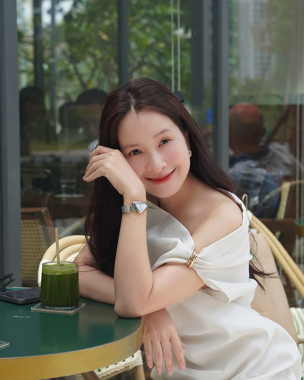 Kim Nhã và chiếc đồng hồ Saga 80746-SVMWSV-2