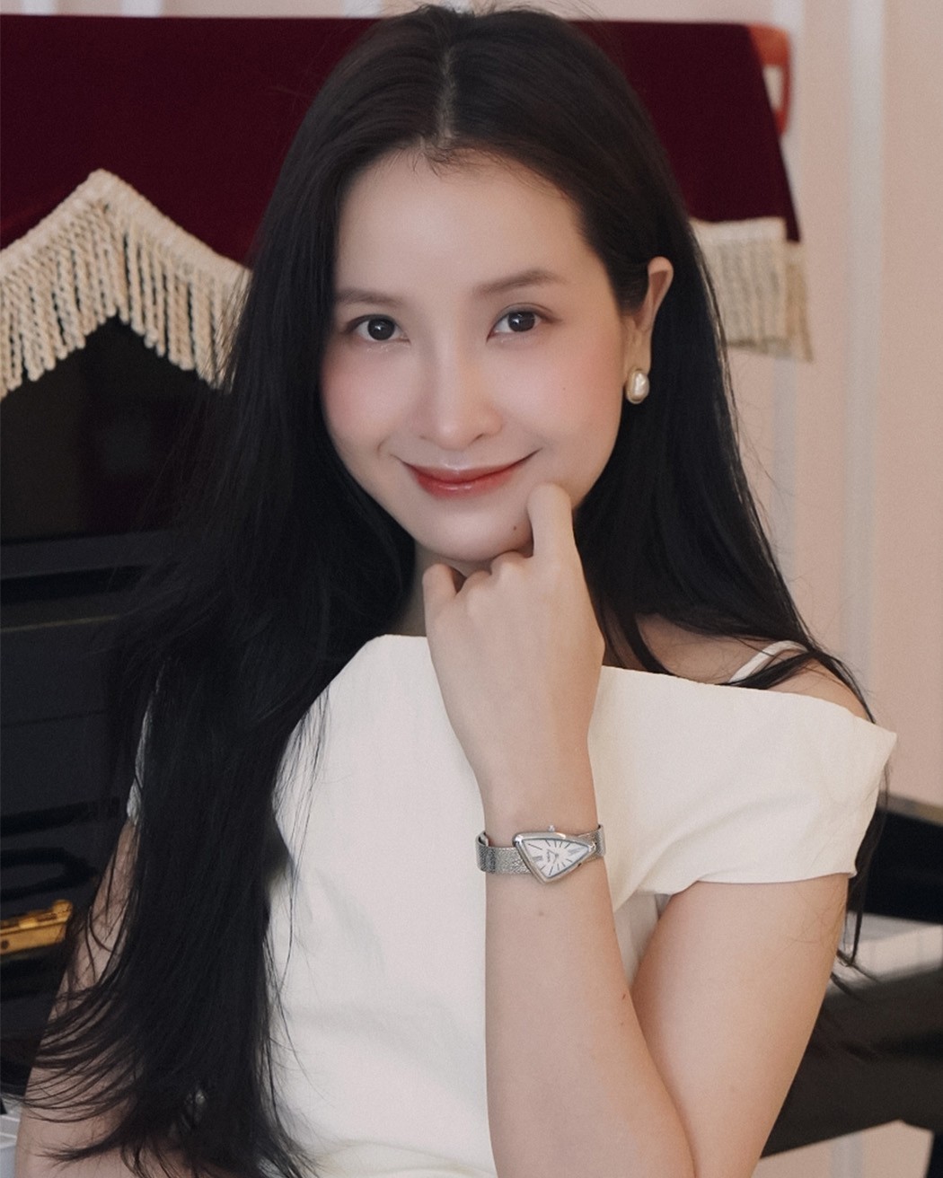 Diễn viên Kim Nhã rạng rỡ diện Saga trong khoảnh khắc đời thường