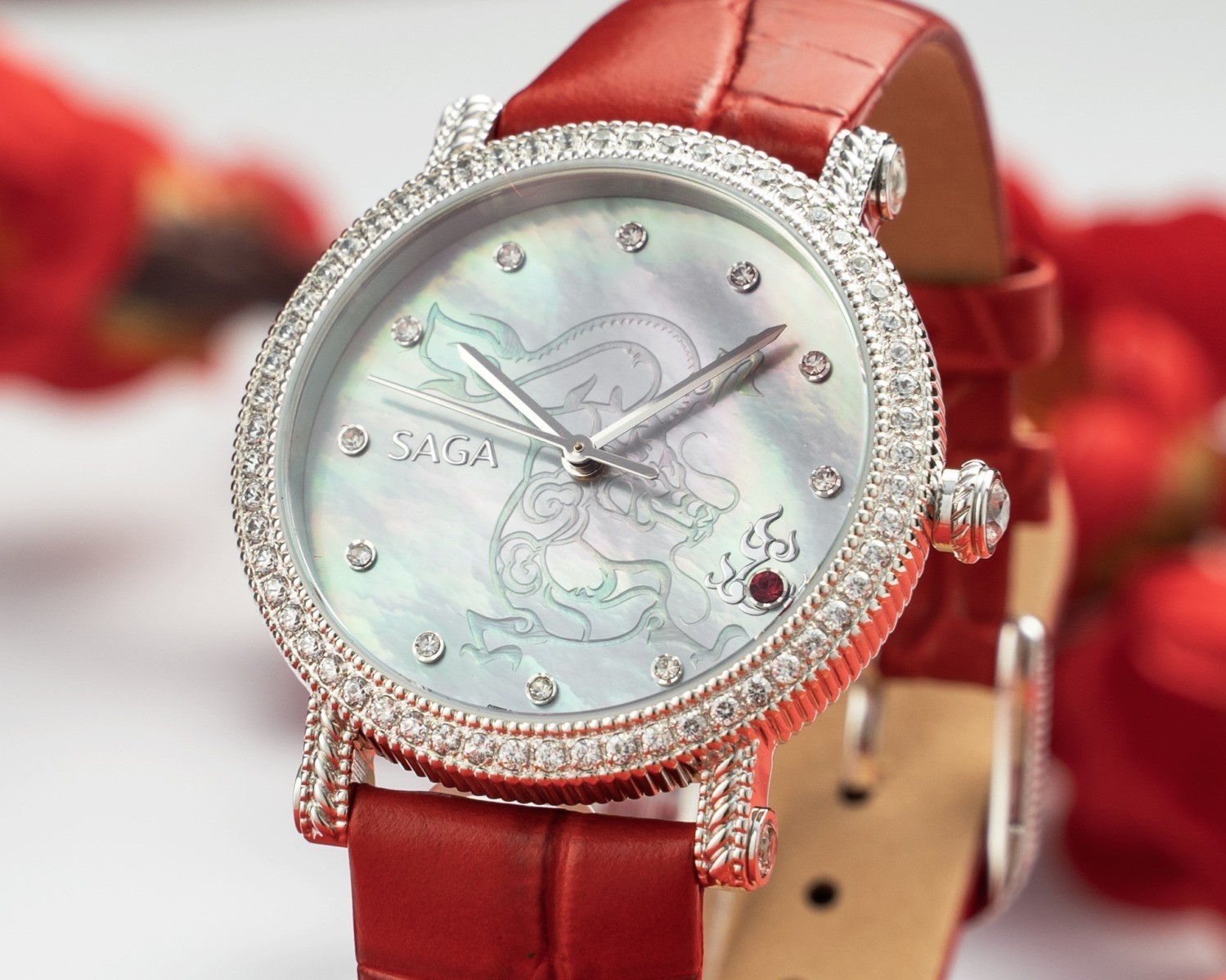 Mặt số khảm xà cừ chạm khắc hình rồng của Saga Long Xing Da Da