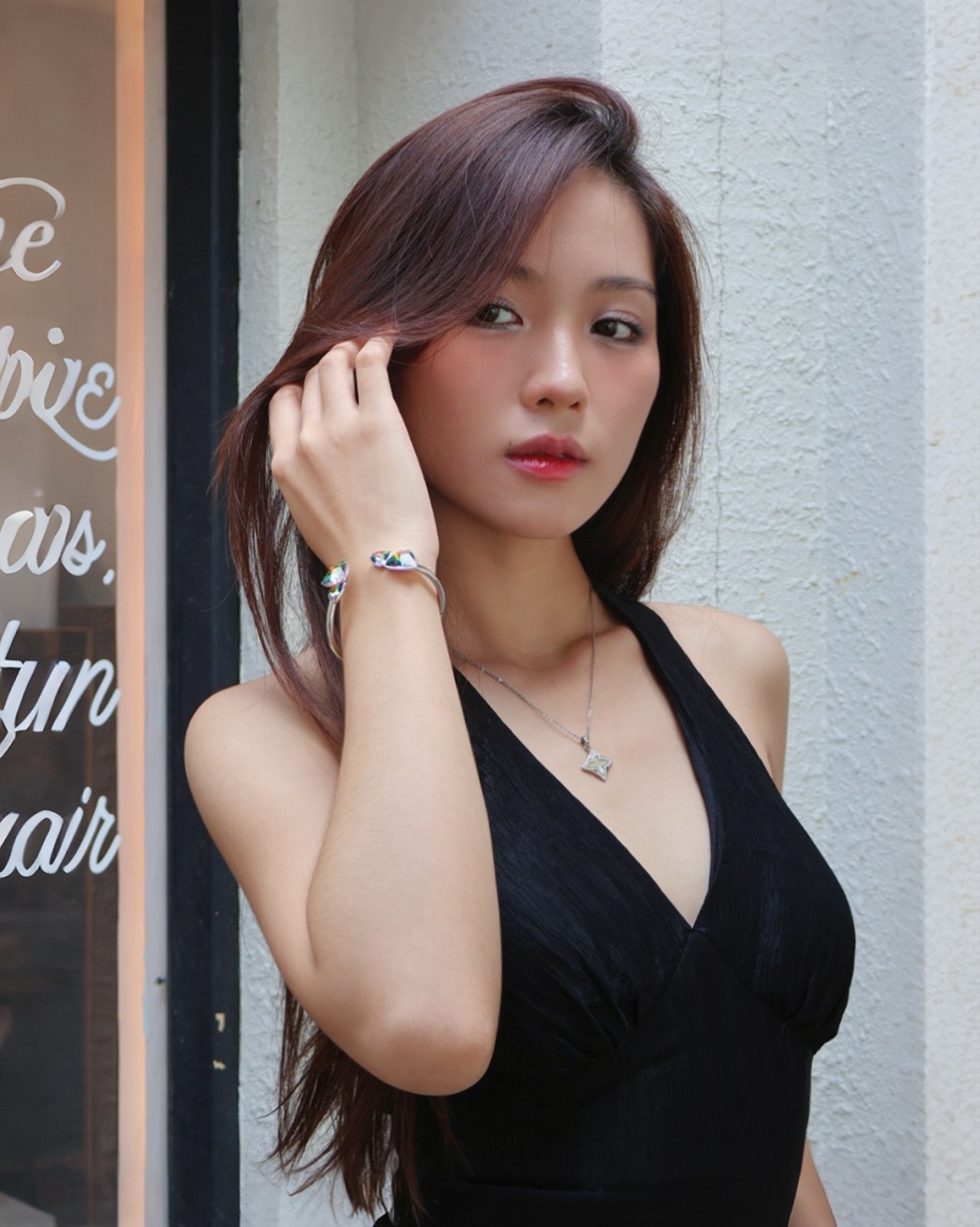 Mẫu diện lắc tay Saga