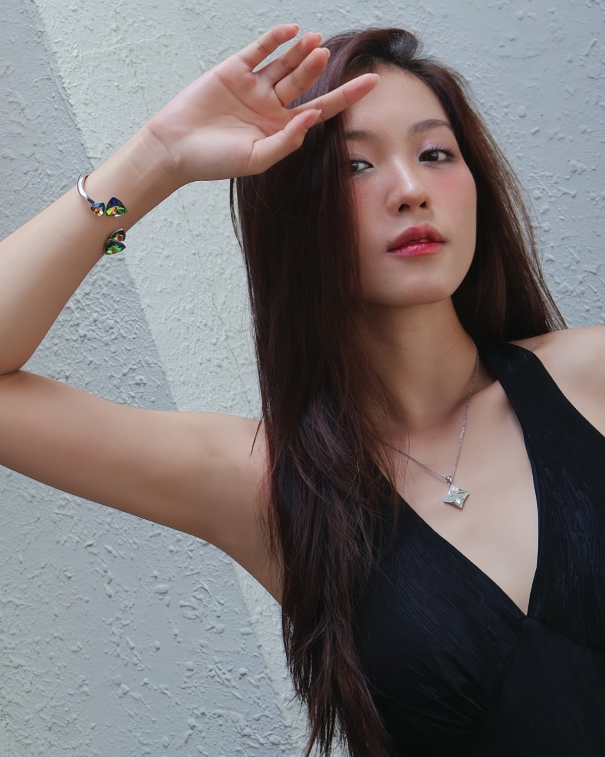 Mẫu diện lắc tay Saga